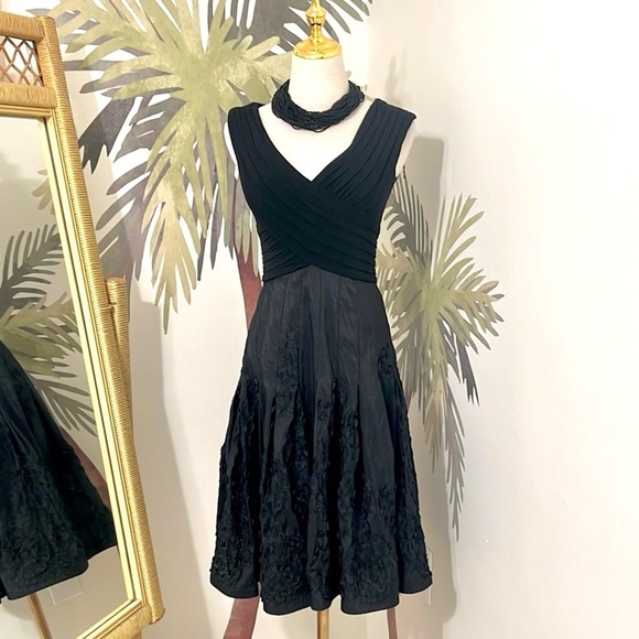 VTG Cach’e,Instantly Slimming,Ribbon Tapestry Adorned,Cinched-Waist Dress,Size 4 - Picture 1 of 13